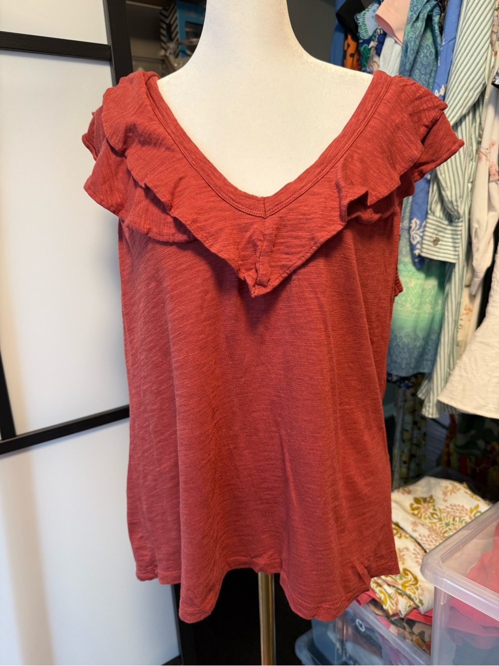 White House Black Market Ruffle V-Neck Top – Size XL
